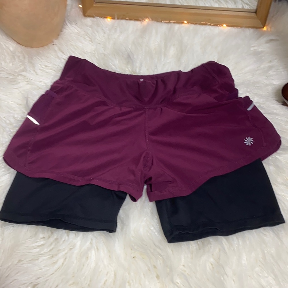 ATHLETA SHORT 2 in 1 women size S is running